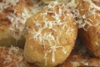 Golden Garlic Butter Pull-Apart Loaf