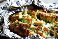 Cheesy Game Day Pull-Apart Bread