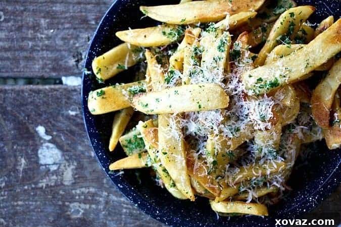 Game Day Garlic Parmesan Baked Steak Fries 3 Crispy Garlic Parm Stadium-Style Steak Fries – perfect for your next game day event or big game celebration. A delicious comfort food appetizer. #Superbowlsnacks #Gameday #Biggamesnacks #BigGame #Comfortfood