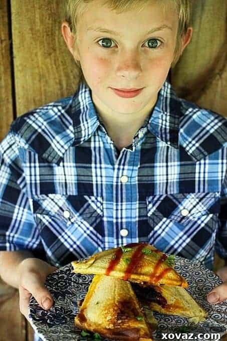 Ty's Best Breakfast Sandwich {scrambled eggs, crispy hashbrowns + bacon, and cheese in sourdough toast! foodiewithfamily.com #thatsmykid #jcpambassador #ad