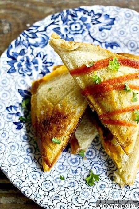 Ty's Best Breakfast Sandwich {scrambled eggs, crispy hashbrowns + bacon, and cheese in sourdough toast! foodiewithfamily.com #thatsmykid #jcpambassador #ad