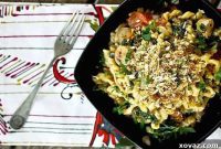 25-Minute Chicken Sausage, Kale, and Mushroom One-Pot Pasta
