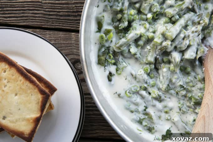 Lush Creamed Asparagus and Peas 6 Tender spring peas and asparagus combine in a garden herb cream sauce in this new-fashioned take on delightfully old-fashioned Creamed Peas. Served over toast, this is one simple, economical dish wows!