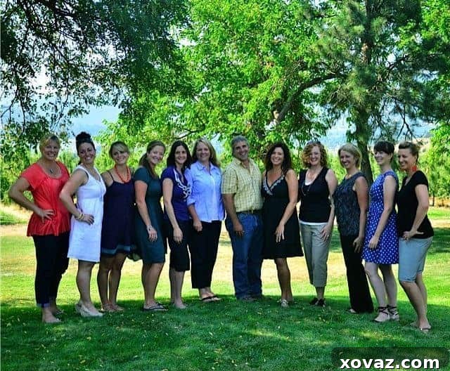 Group photo of food bloggers and Matt Borman during the Harry & David trip in Southern Oregon